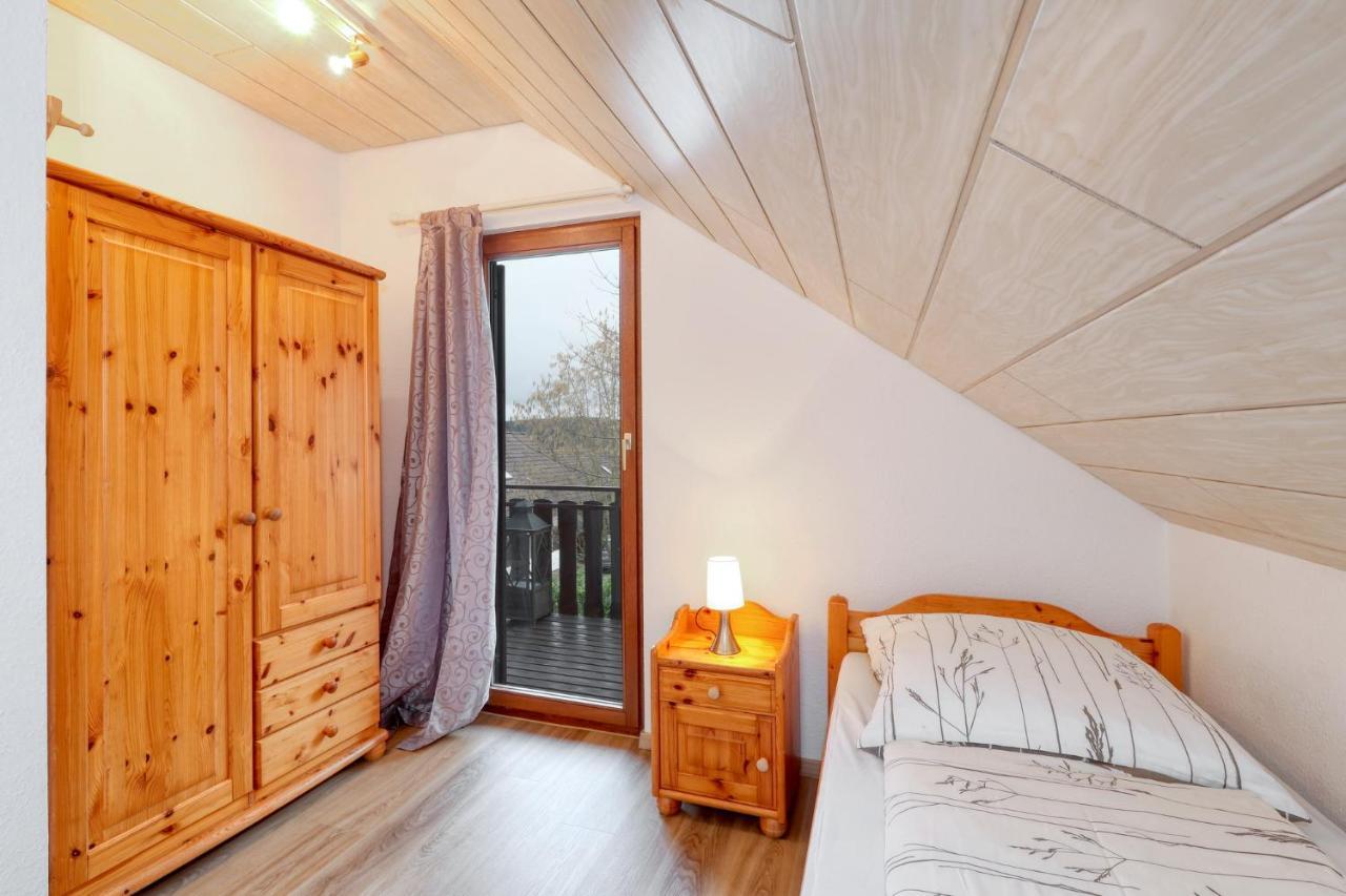 Seepark Kirchheim Ferienhaus Bei Nina Mit Sauna Екстериор снимка
