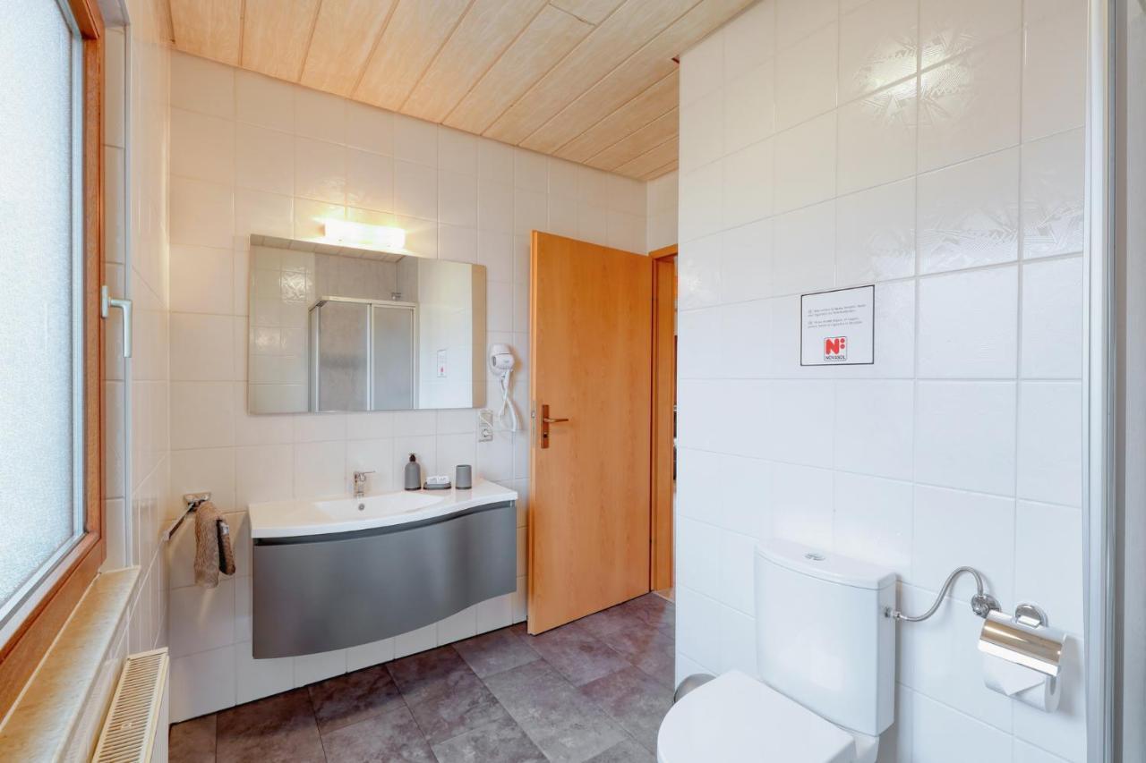 Seepark Kirchheim Ferienhaus Bei Nina Mit Sauna Екстериор снимка
